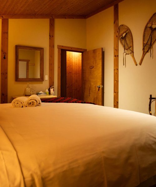 Mount Engadine Lodge Whiskeyjack Bedroom_3
