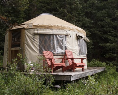 mount-engadine-lodge-kananaskis-yurt-goplayoutside